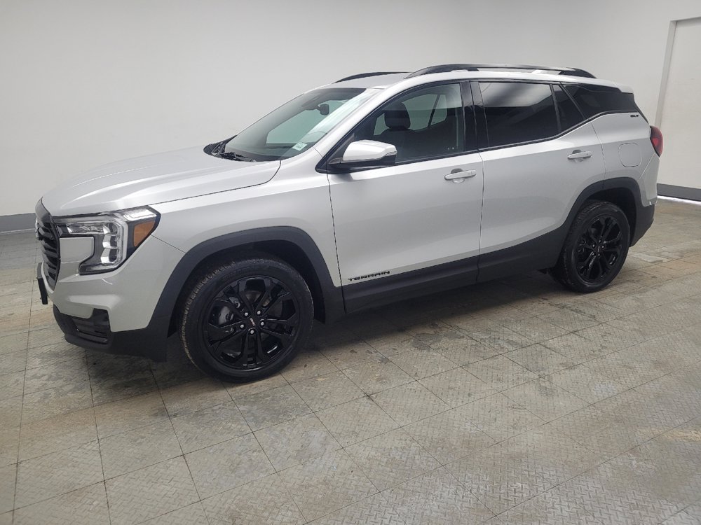 Used 2022 GMC Terrain SLT w/ Elevation Edition image 2