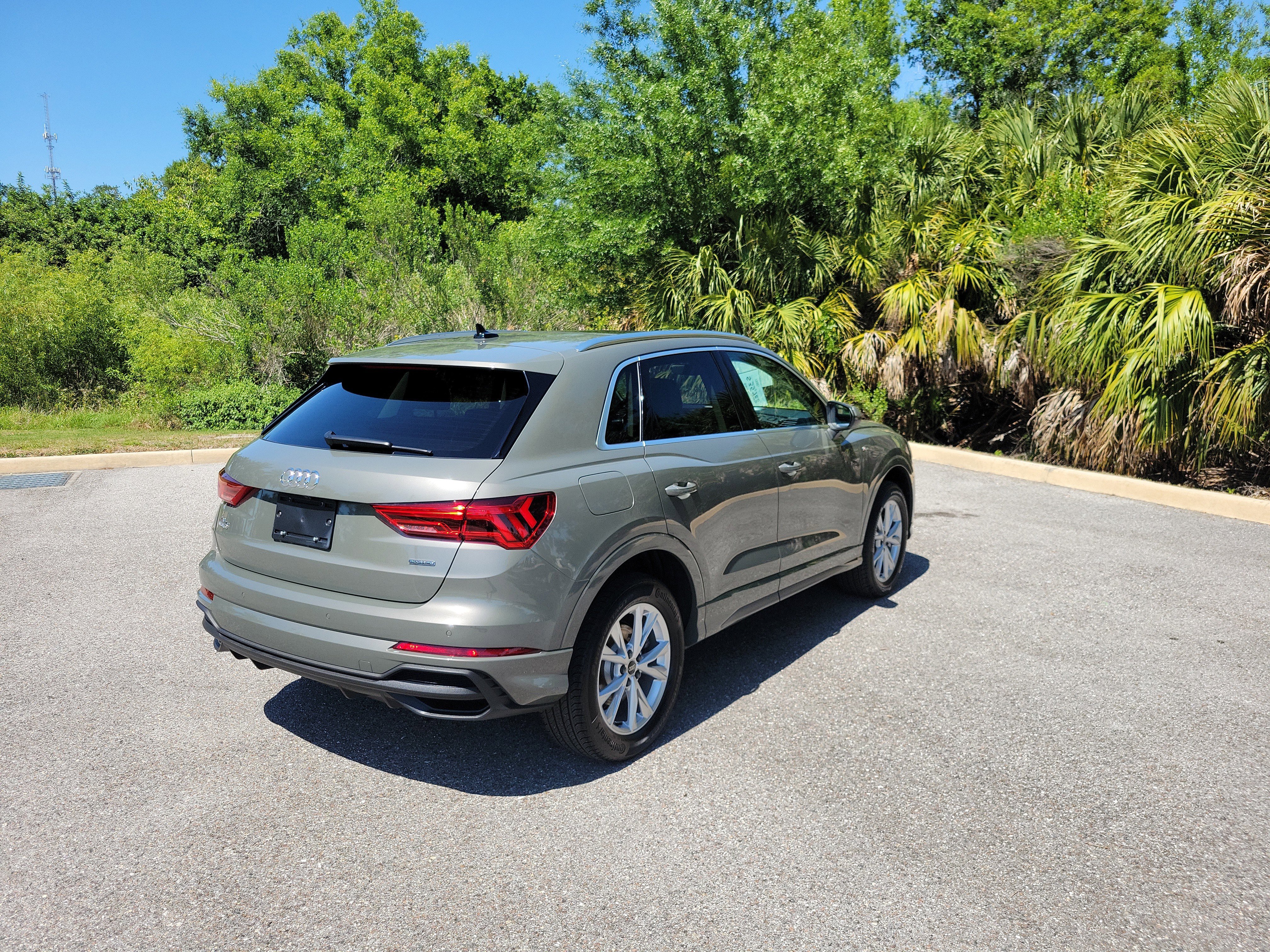 Certified 2023 Audi Q3 2.0T Premium Plus w/ Premium Plus Package image 4