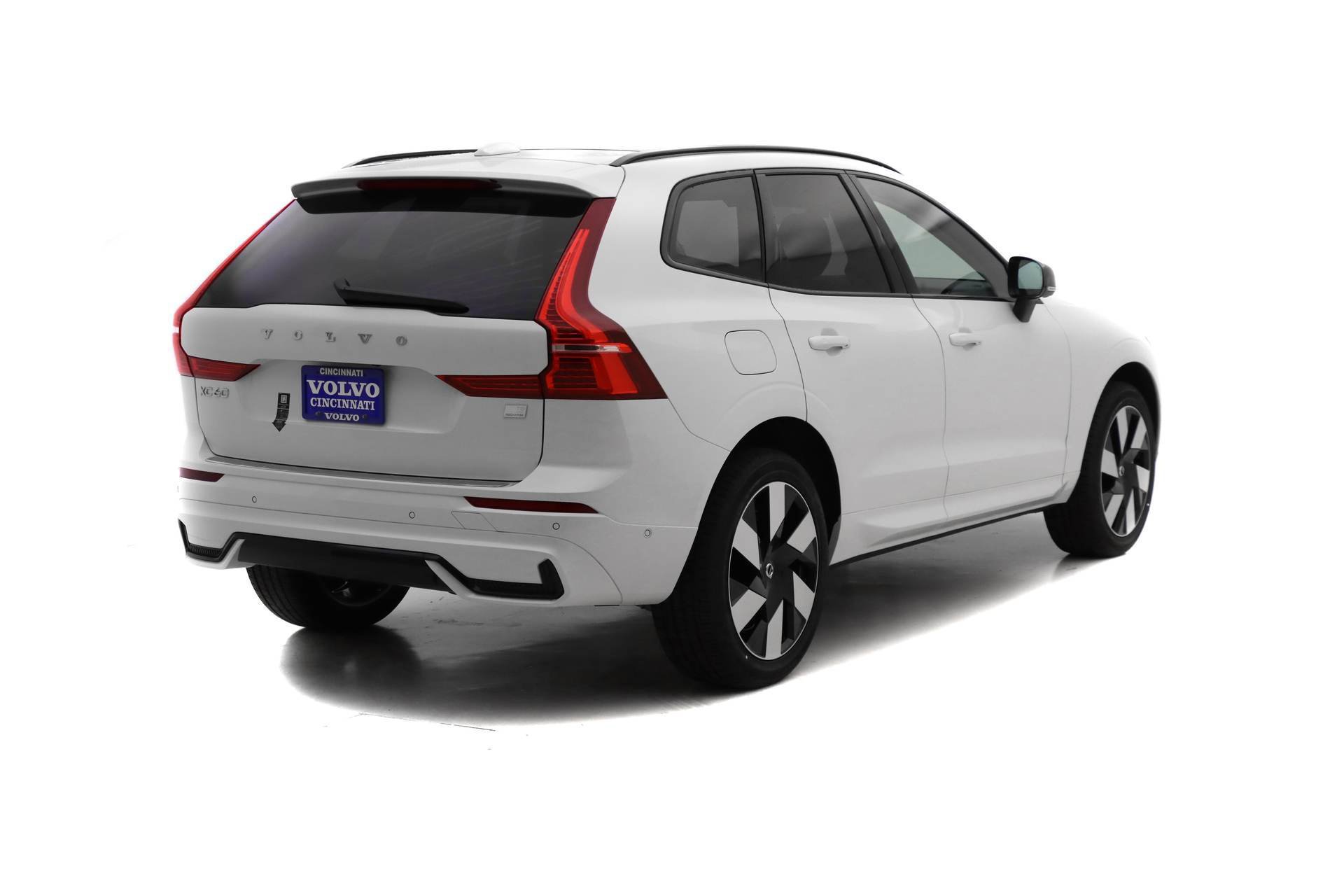 New 2024 Volvo XC60 T8 Plus w/ Protection Package Premier AWD/4WD image 4