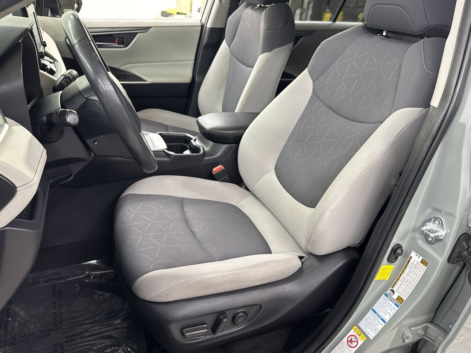 Used 2019 Toyota RAV4 XLE w/ Convenience Package image 17