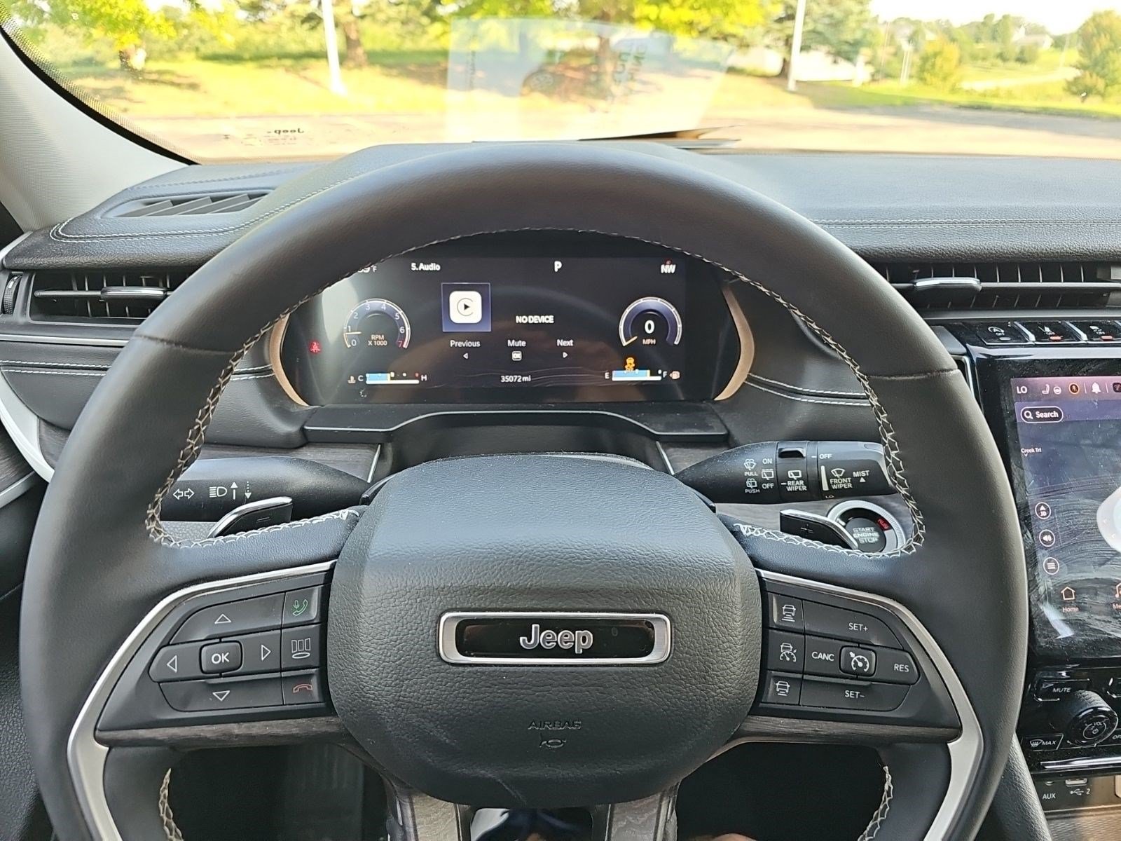 Used 2023 Jeep Grand Cherokee Limited w/ Luxury Tech Group II AWD/4WD image 22