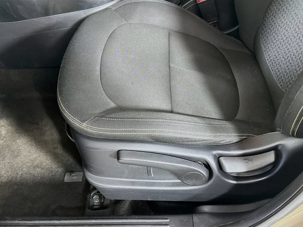 Used 2014 Kia Soul + FWD image 21