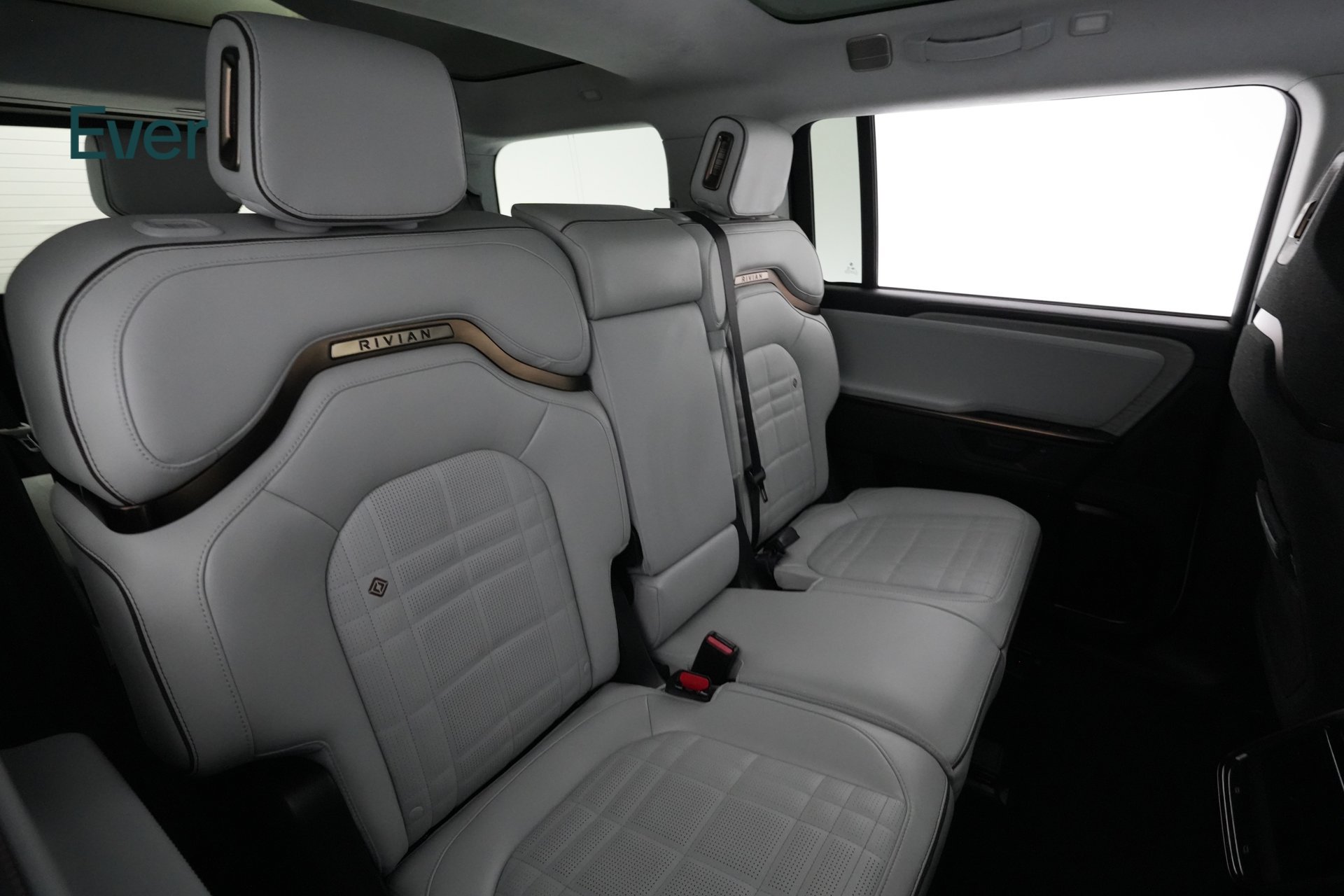 Used 2025 Rivian R1S Premium Dual AWD/4WD image 5