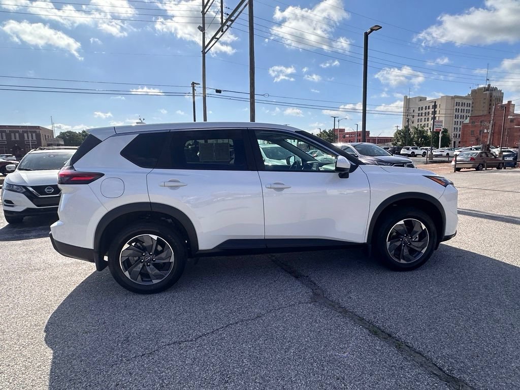 Certified 2025 Nissan Rogue SV FWD image 8