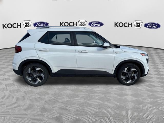 Used 2021 Hyundai Venue SEL w/ Premium Package image 9