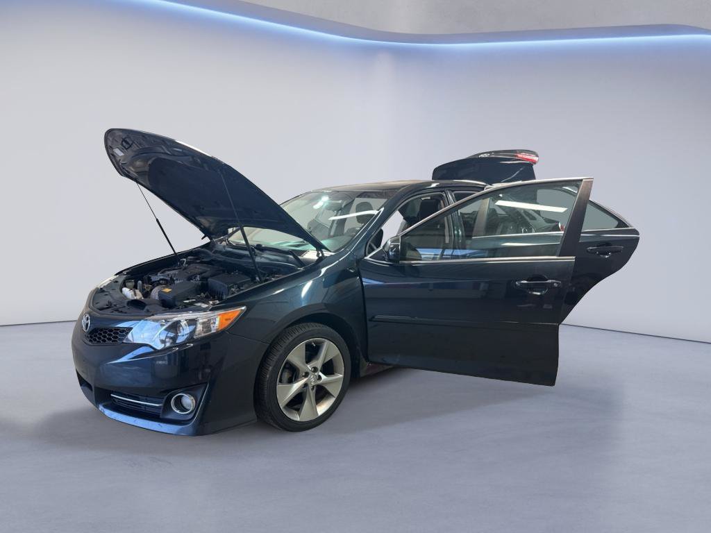 Used 2014 Toyota Camry SE FWD image 11