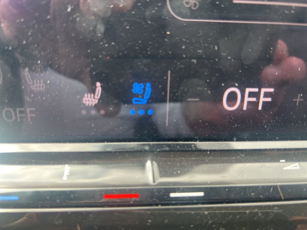 Used 2025 Volkswagen Atlas Peak Edition SE image 32