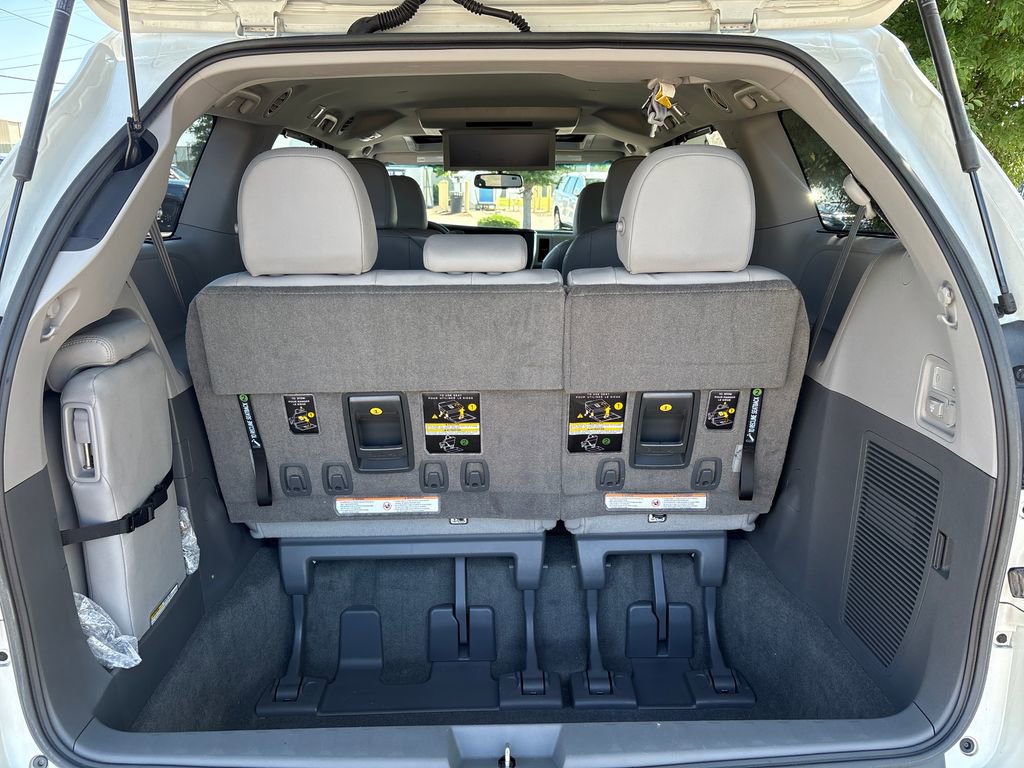 Used 2017 Toyota Sienna XLE Premium FWD image 37
