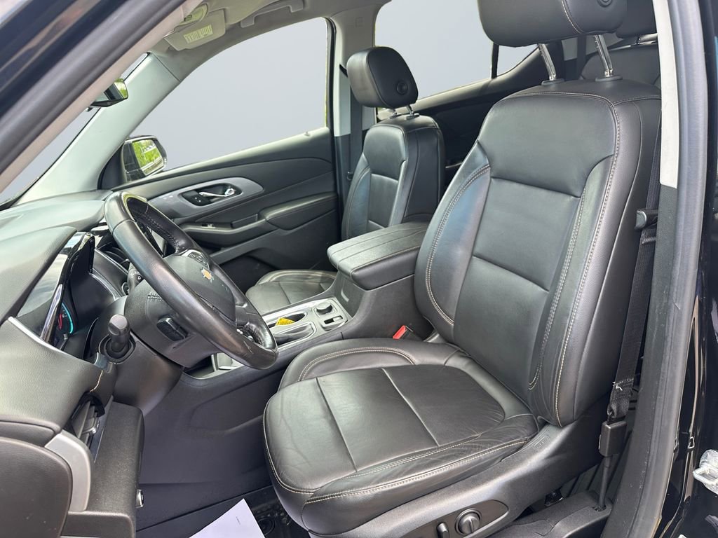 Used 2020 Chevrolet Traverse LT w/ LT Premium Package image 9