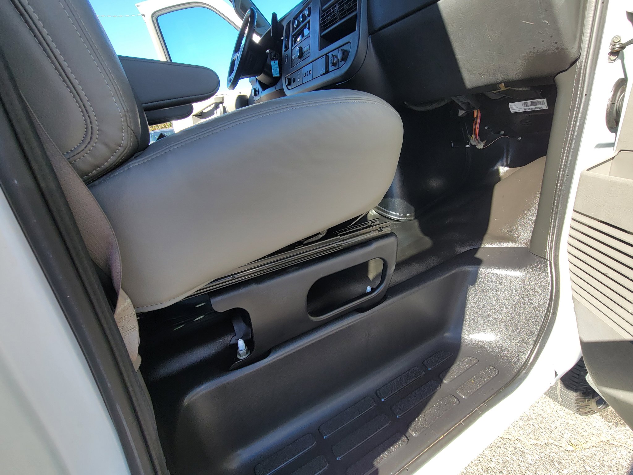 Used 2018 Chevrolet Express 2500 w/ Enhanced Convenience Package image 41