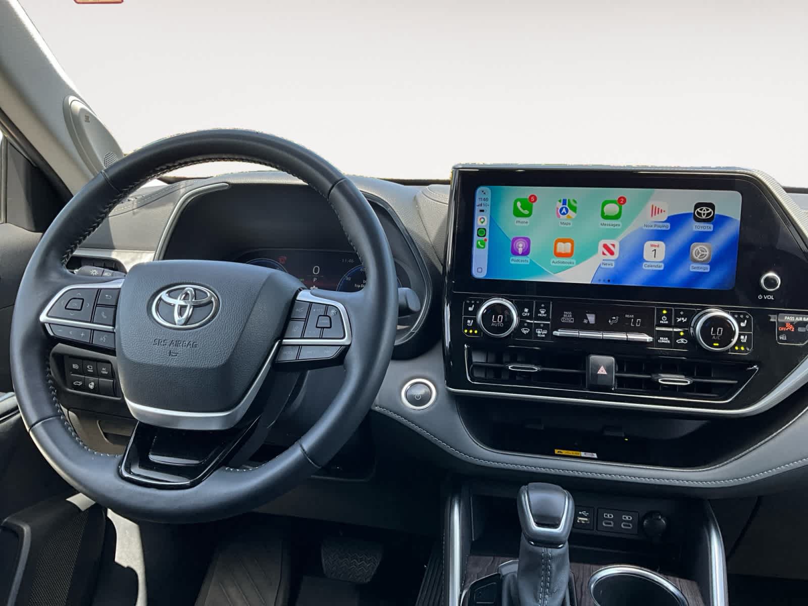 Used 2025 Toyota Highlander Platinum AWD/4WD image 10