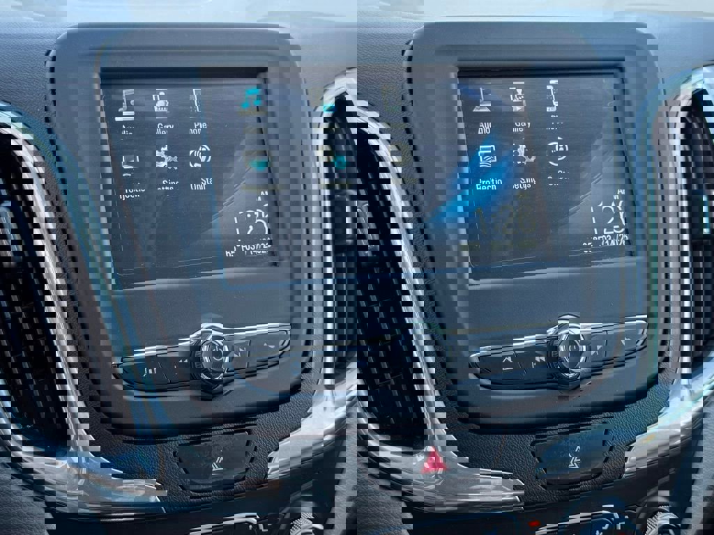 Used 2018 Chevrolet Equinox LT image 28