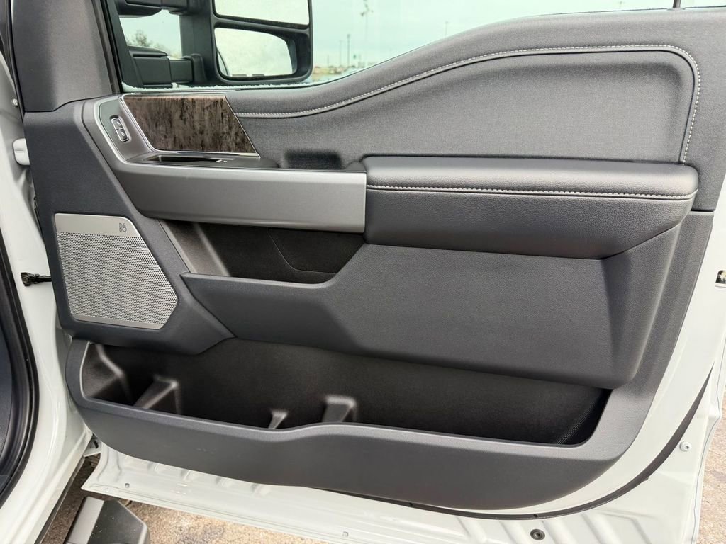 Used 2025 Ford F250 Lariat w/ Chrome Package image 46