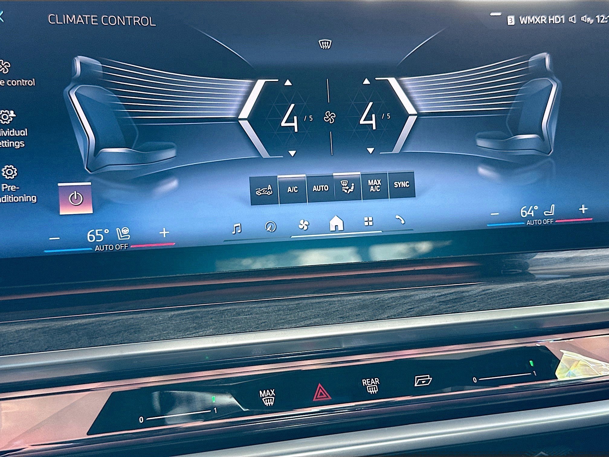 Used 2023 BMW 740i w/ Parking Assistance Package image 16