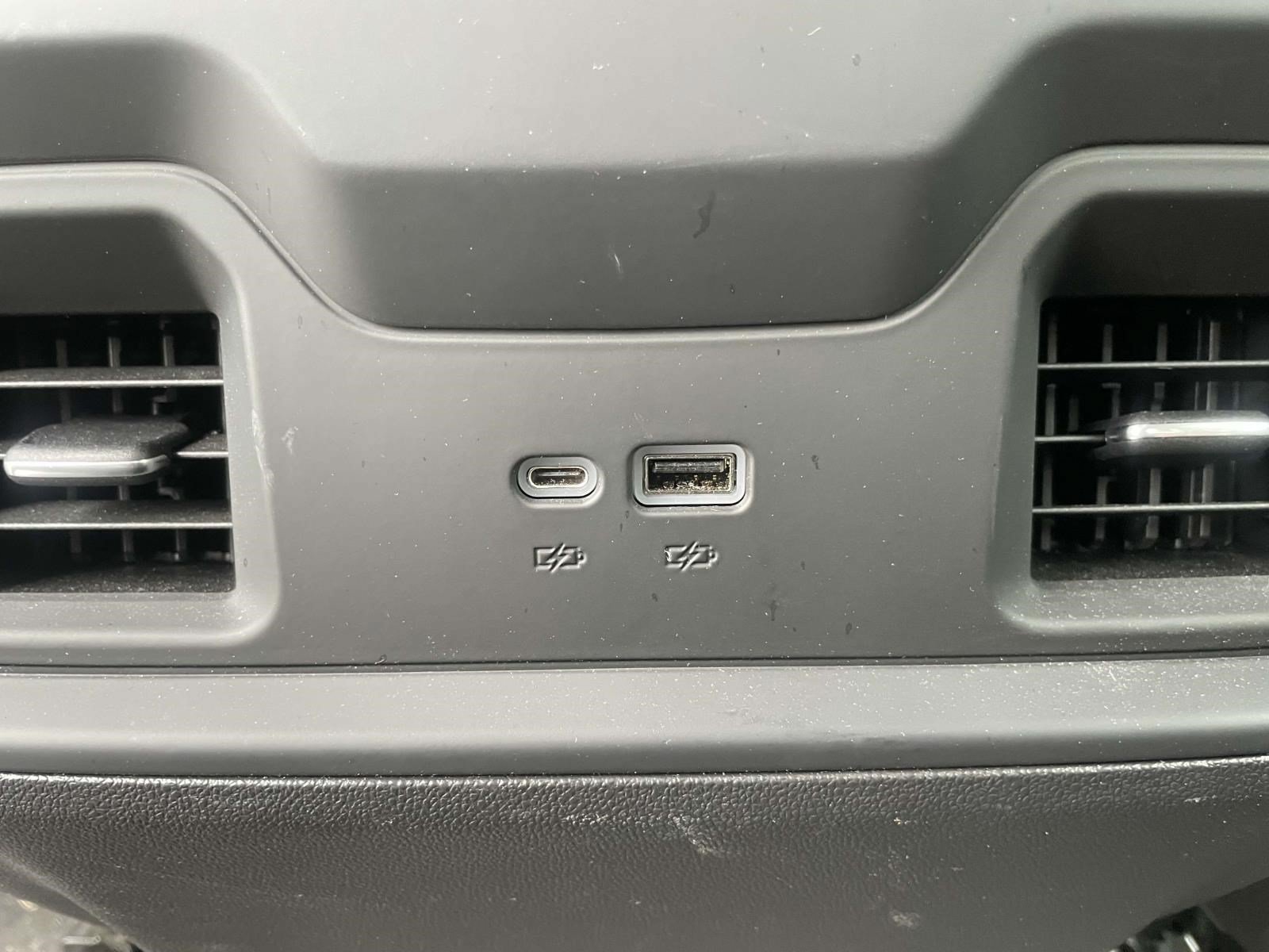 Used 2023 Chevrolet Silverado 1500 LT Trail Boss w/ LPO, Dark Essentials Package AWD/4WD image 11