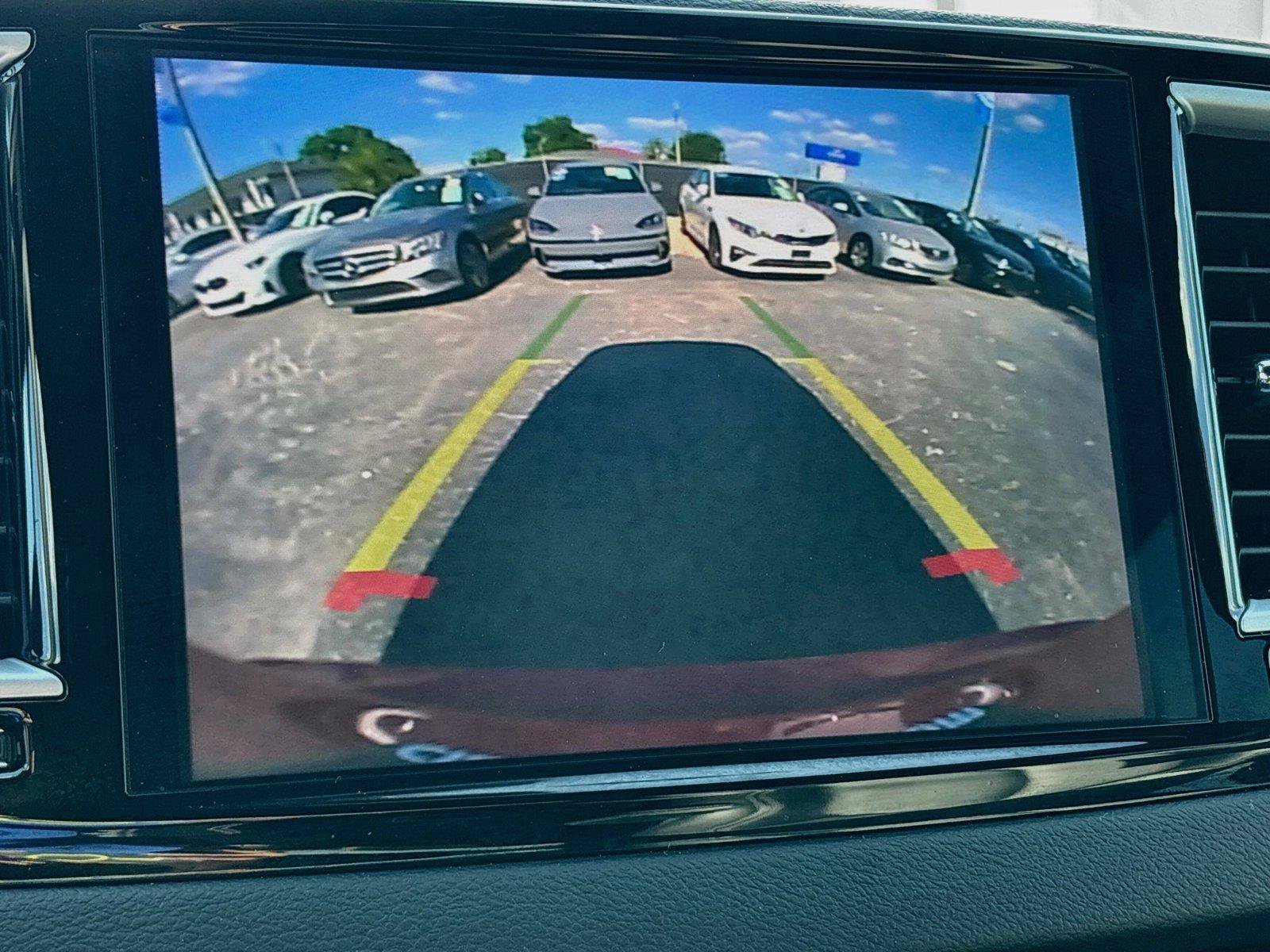 Used 2025 Chrysler Pacifica Select FWD image 13