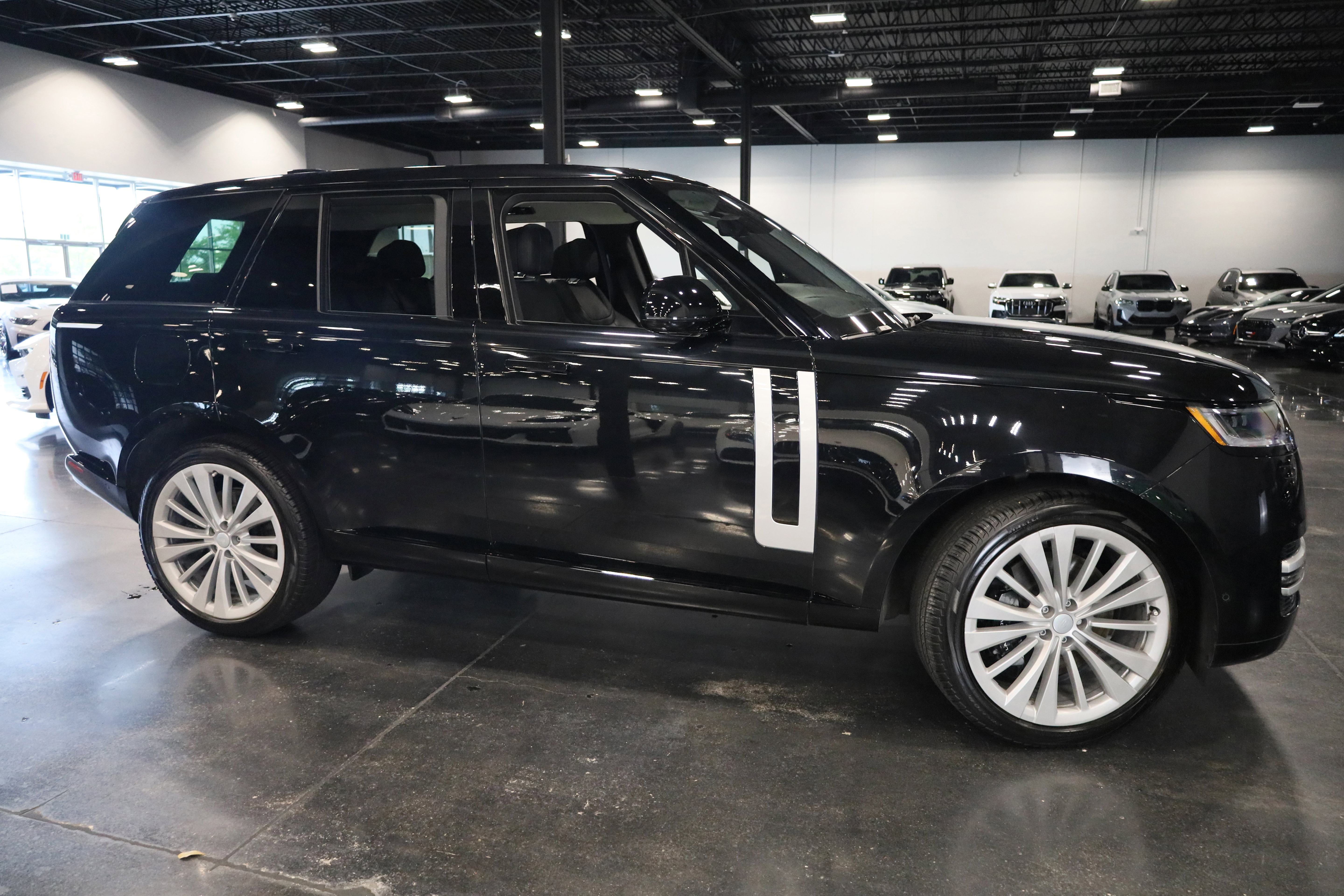 Used 2023 Land Rover Range Rover First Edition image 9