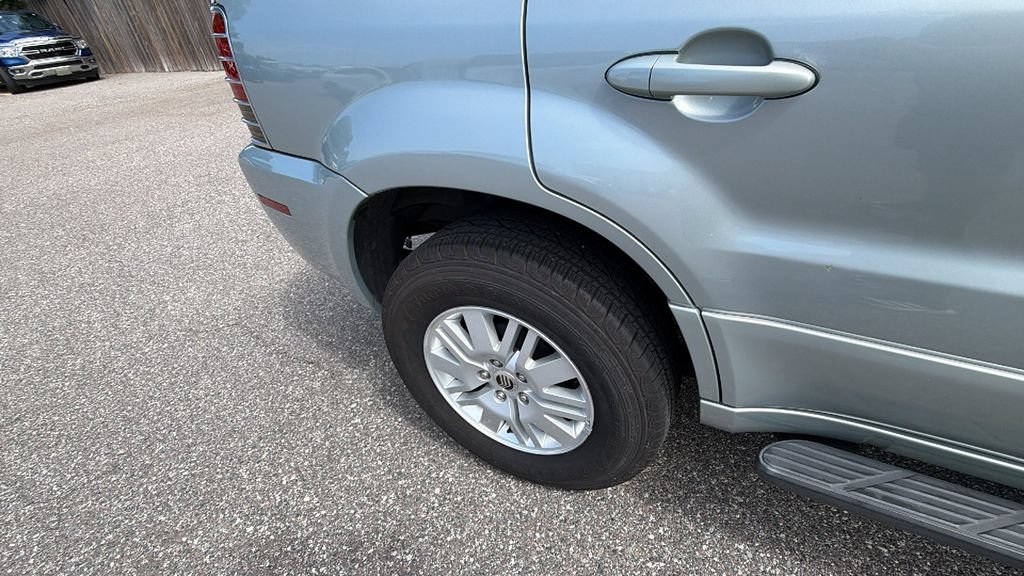Used 2005 Mercury Mariner Luxury FWD image 11
