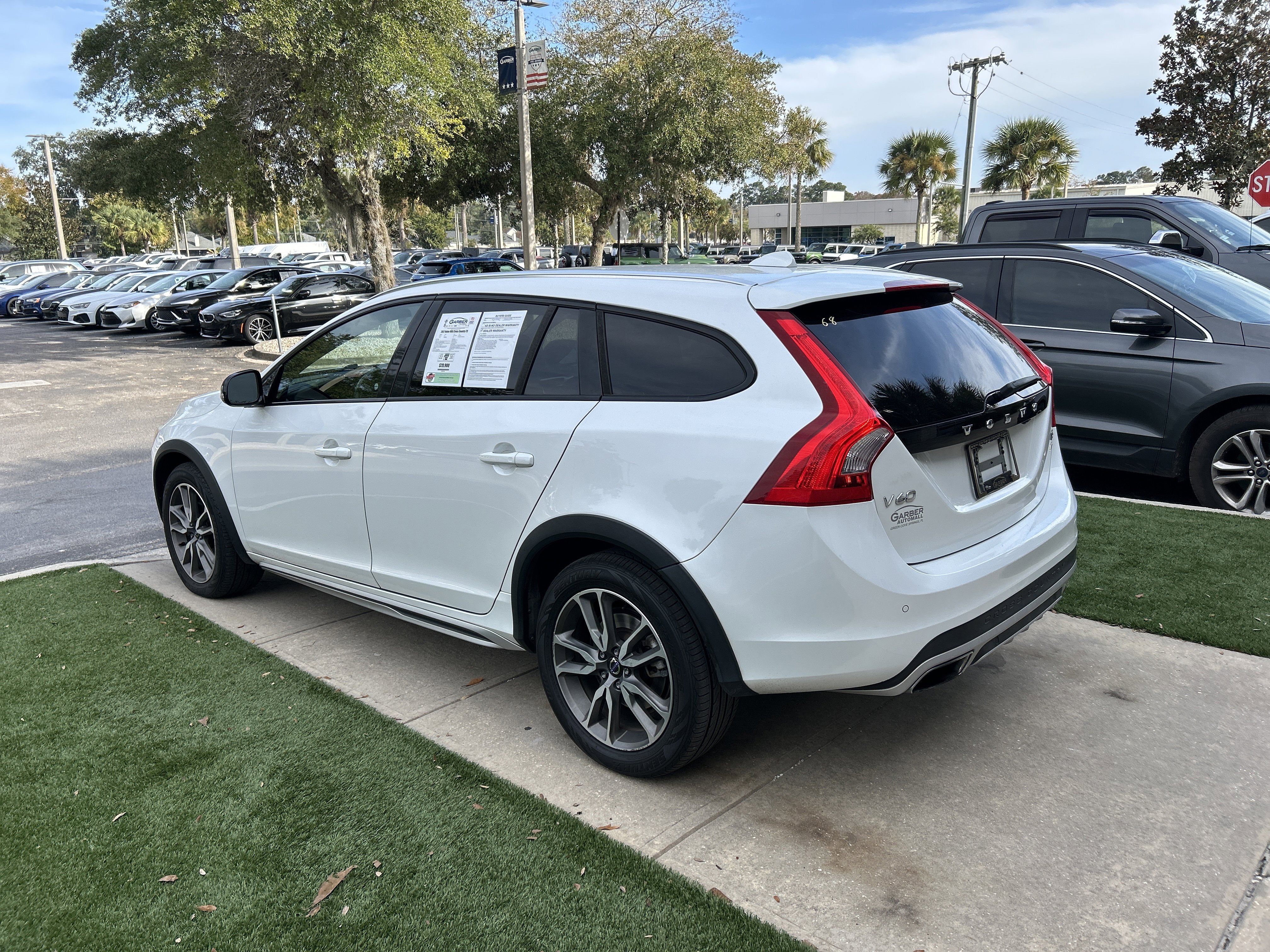 Used 2017 Volvo V60 T5 Cross Country w/ Convenience Package image 5