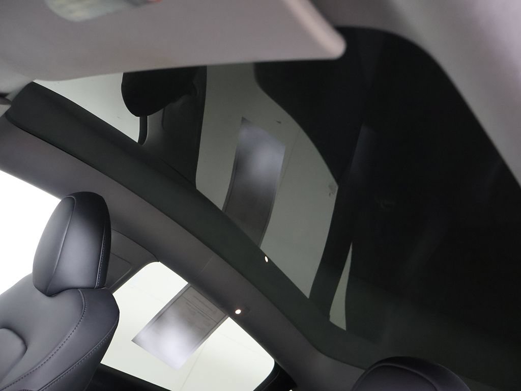 Used 2023 Tesla Model Y Long Range AWD/4WD image 18