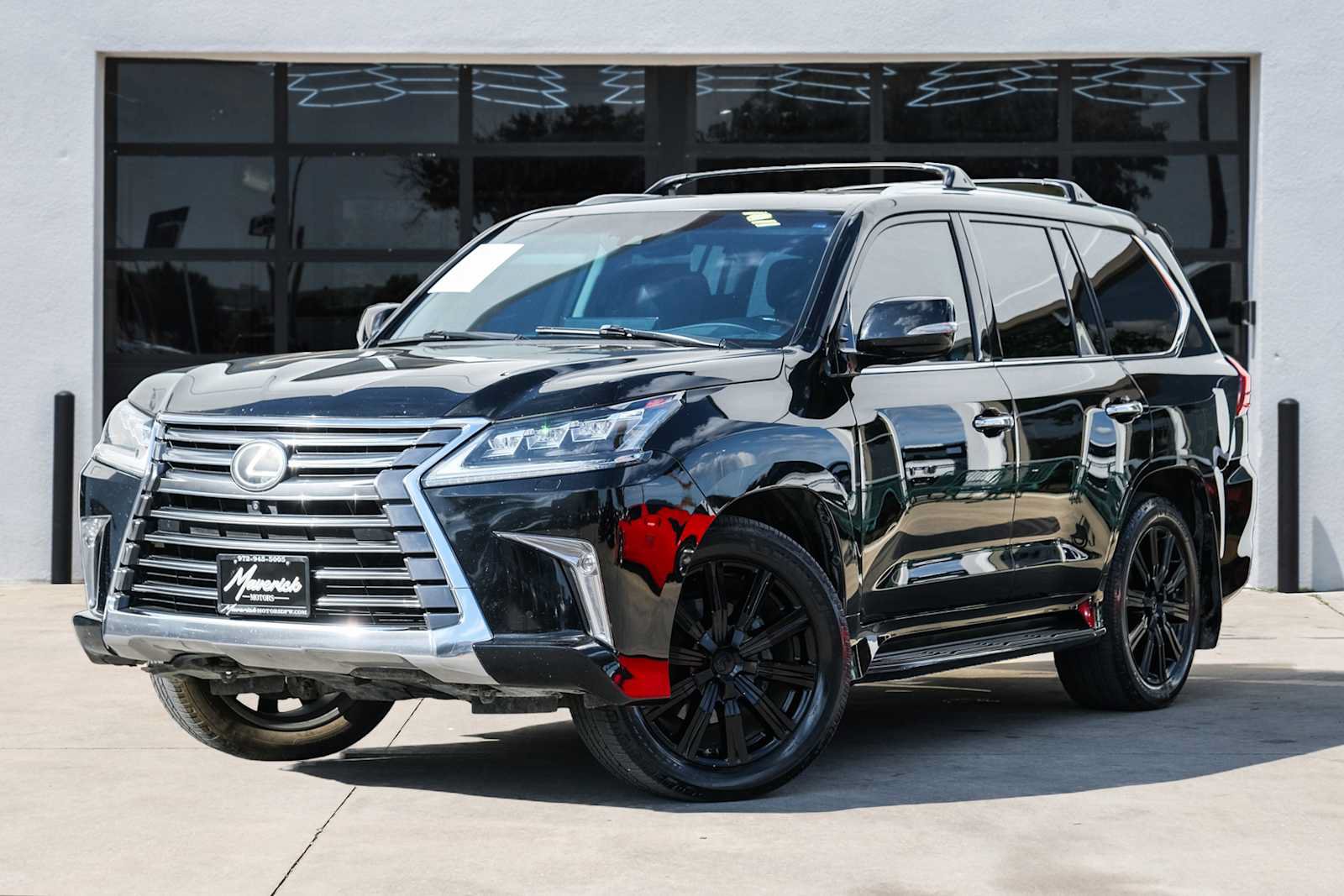 Used 2017 Lexus LX 570 4WD w/ Luxury Package image 1