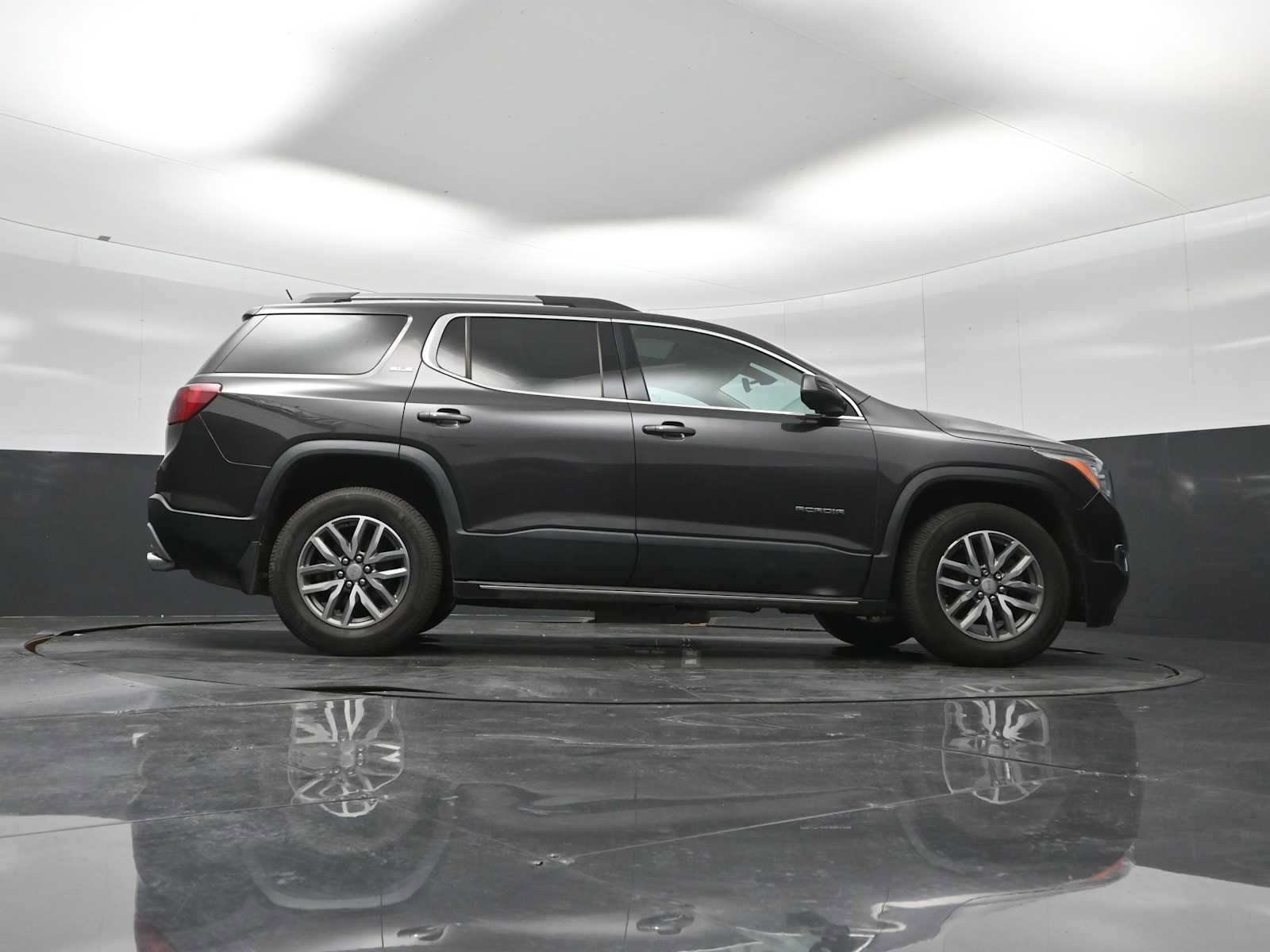 Used 2017 GMC Acadia SLE AWD/4WD image 54