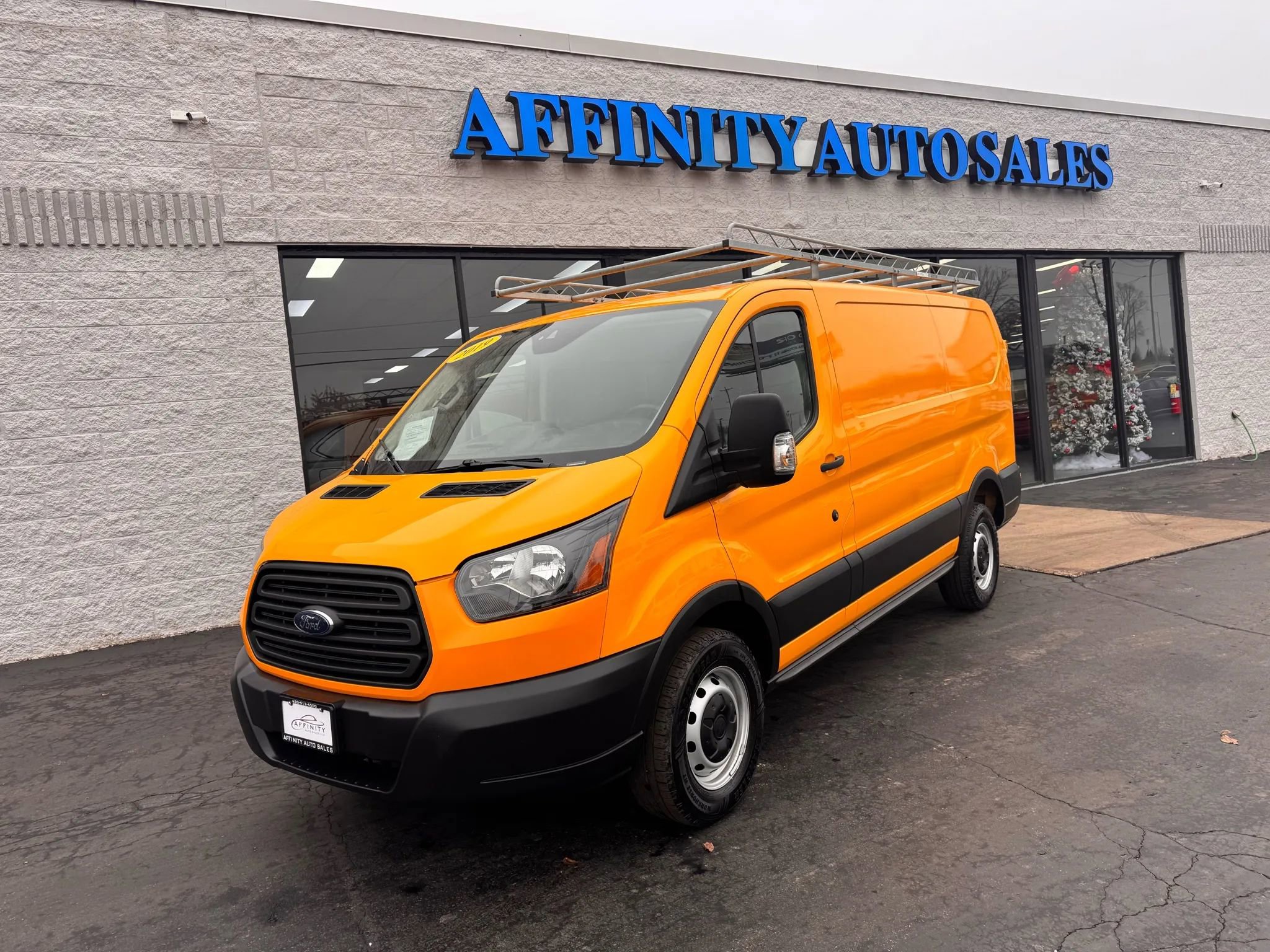 Used 2019 Ford Transit 250 130 Low Roof RWD image 2