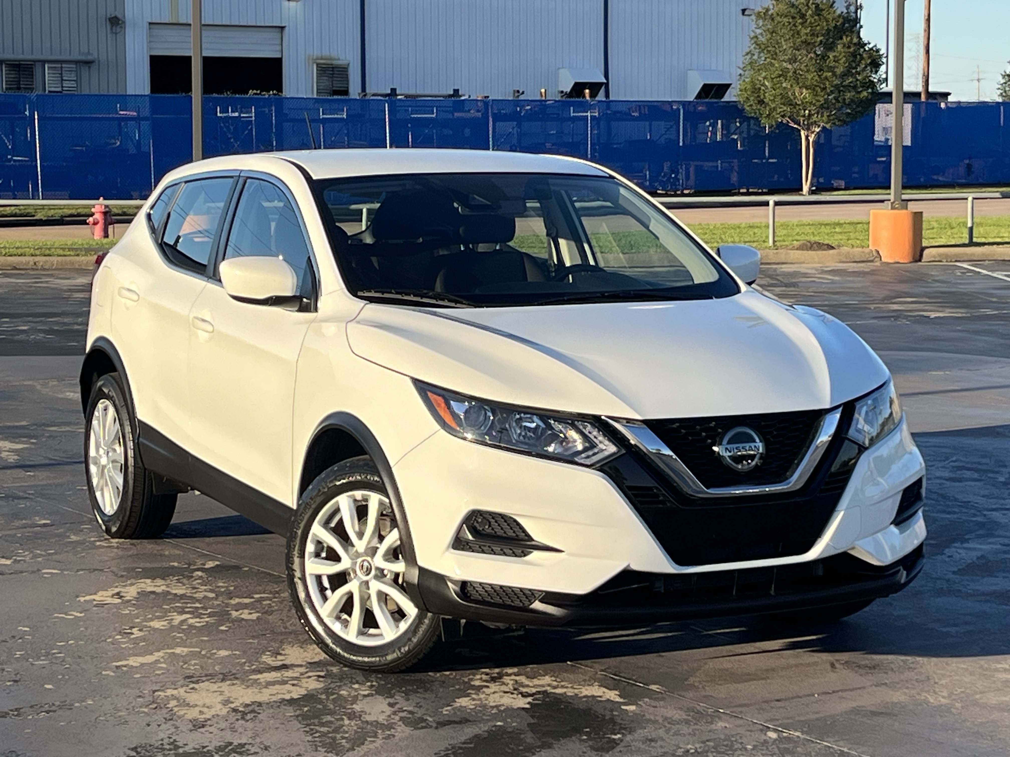 Used 2021 Nissan Rogue Sport S FWD image 3