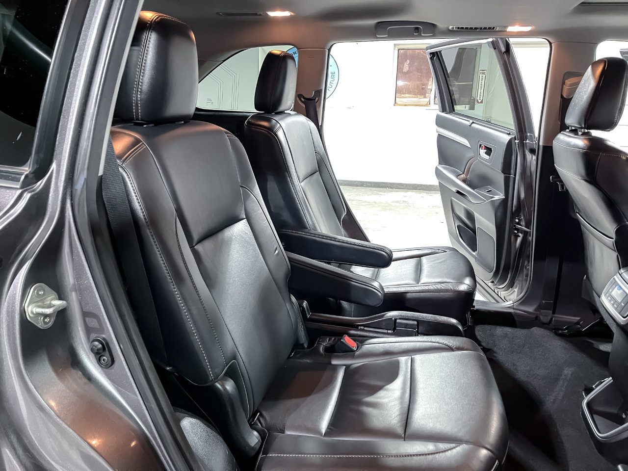 Used 2018 Toyota Highlander XLE image 17