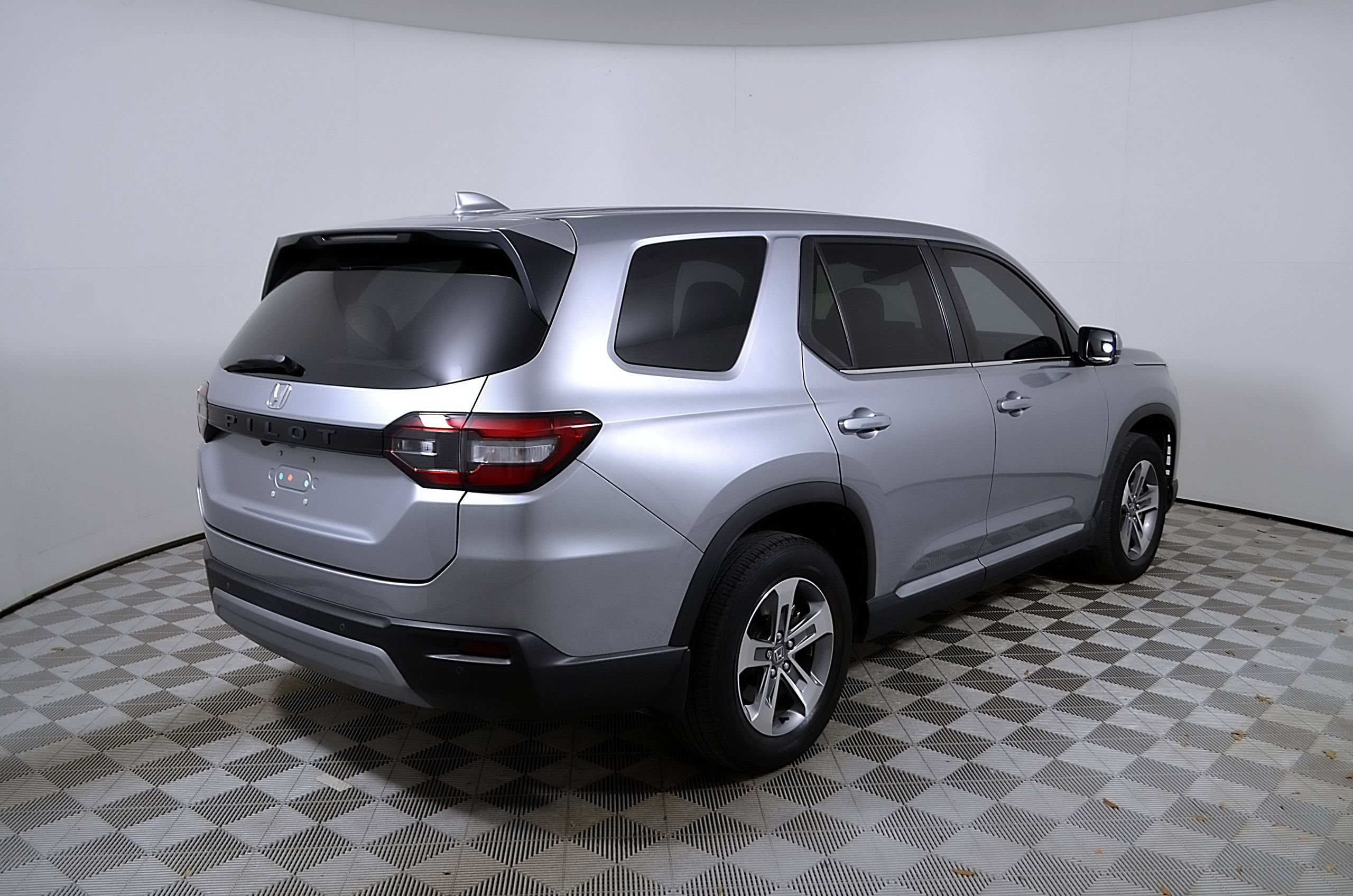 Used 2024 Honda Pilot EX-L image 8