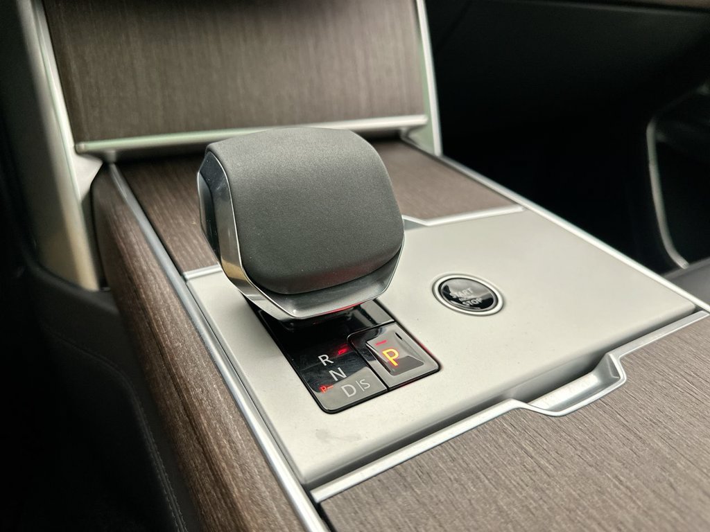 Certified 2025 Land Rover Range Rover SE AWD/4WD image 24