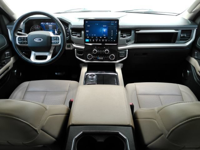 Used 2022 Ford Expedition XLT RWD image 2