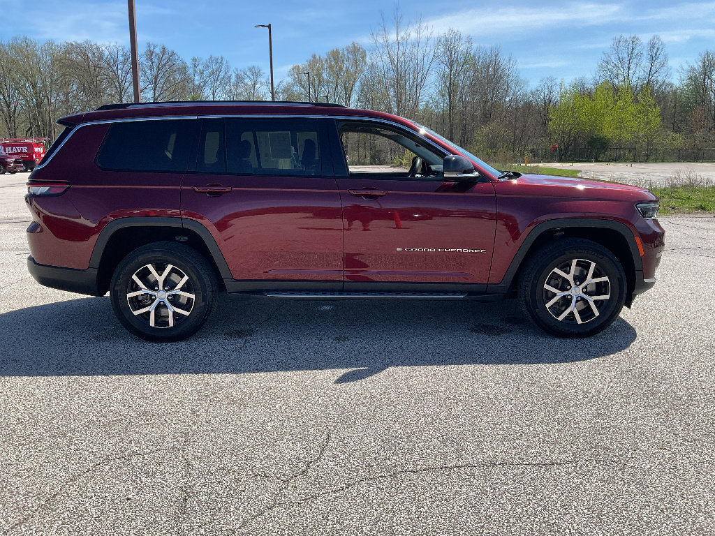 Used 2023 Jeep Grand Cherokee L Limited AWD/4WD image 4