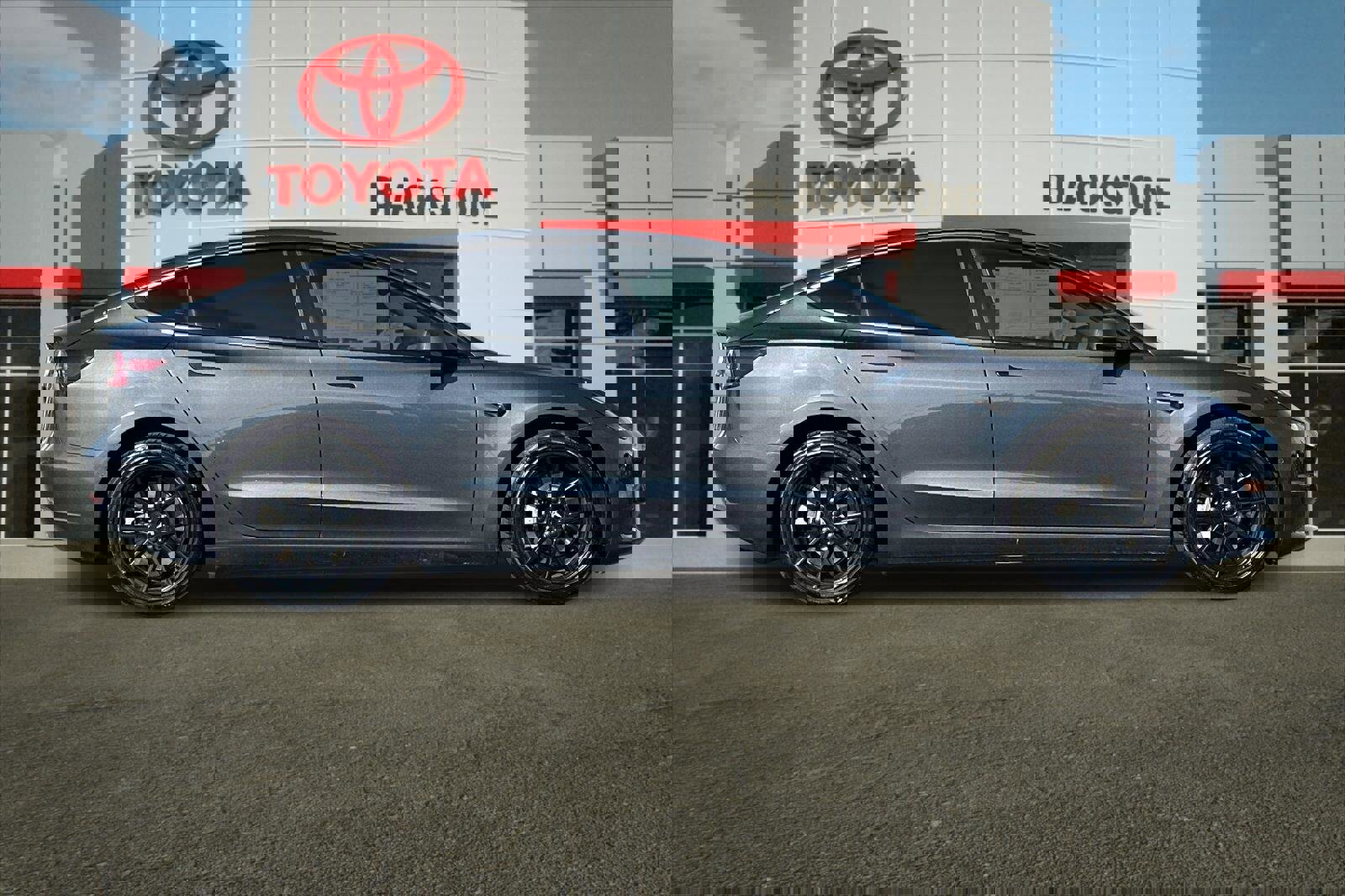 Used 2021 Tesla Model 3 Standard Range Plus image 2