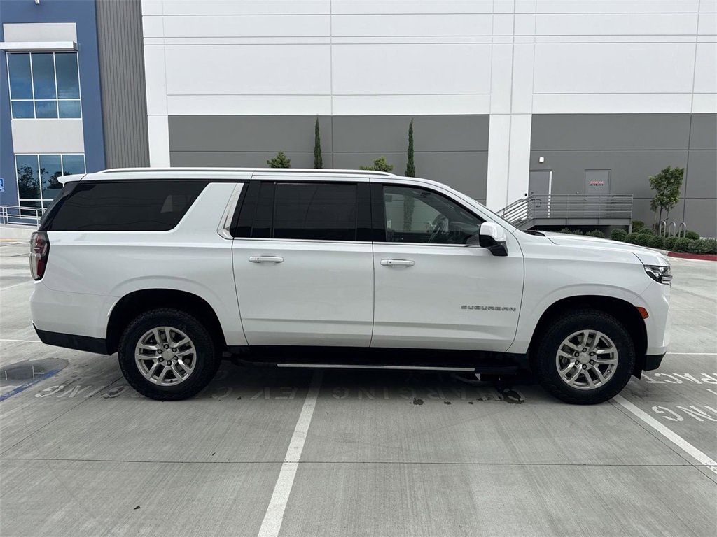 Used 2024 Chevrolet Suburban LT image 2