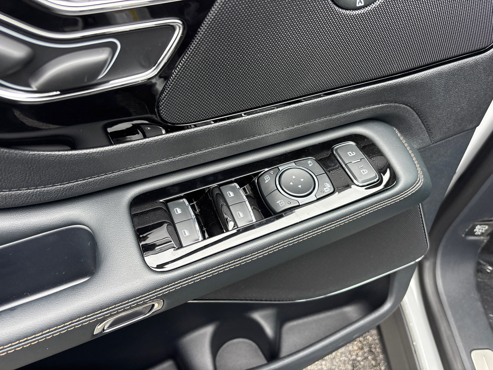 New 2027 Lincoln Aviator Reserve AWD/4WD image 13