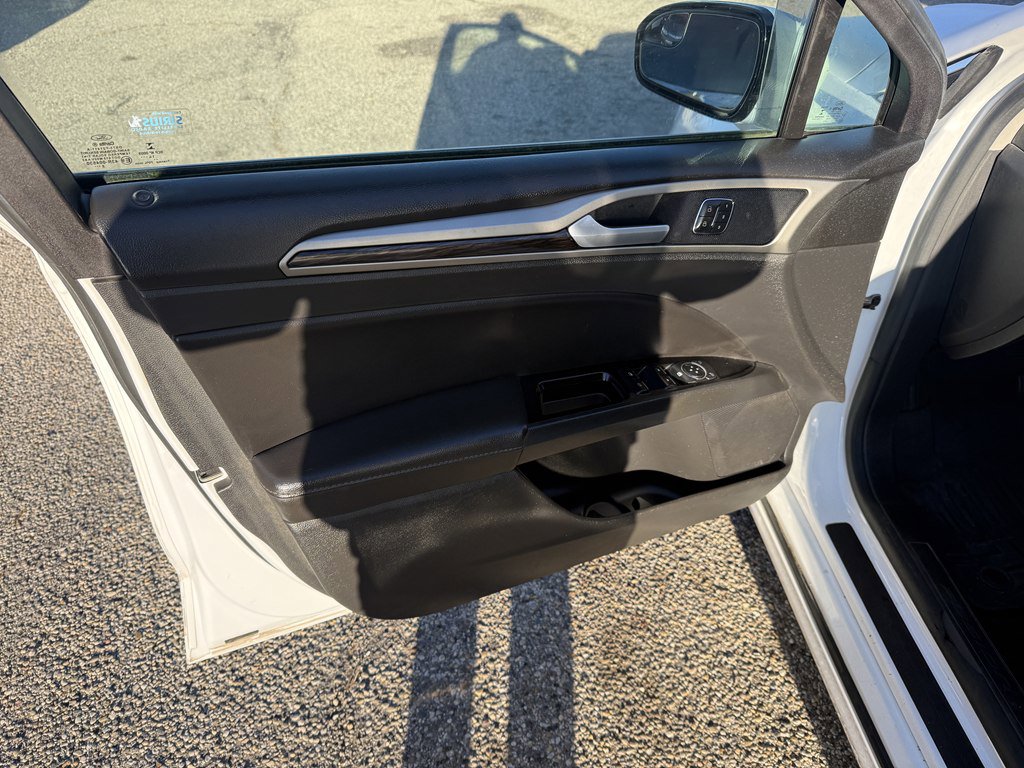 Used 2015 Ford Fusion SE w/ Equipment Group 202A image 11