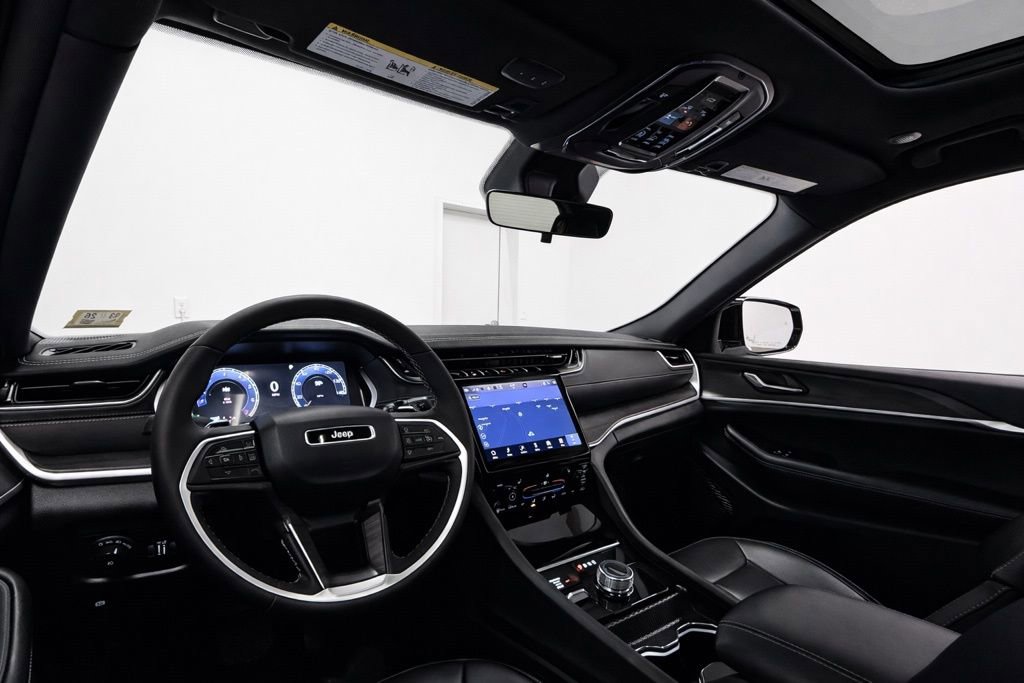Used 2025 Jeep Grand Cherokee Limited image 20