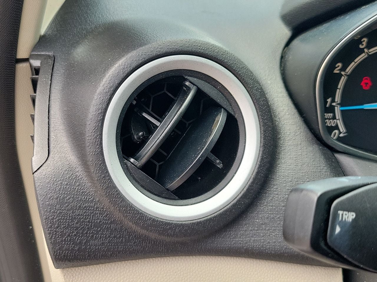 Used 2018 Ford Fiesta SE FWD image 32