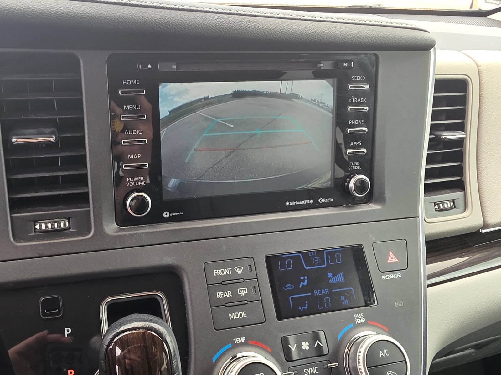 Used 2018 Toyota Sienna XLE w/ XLE Navigation Package FWD image 15