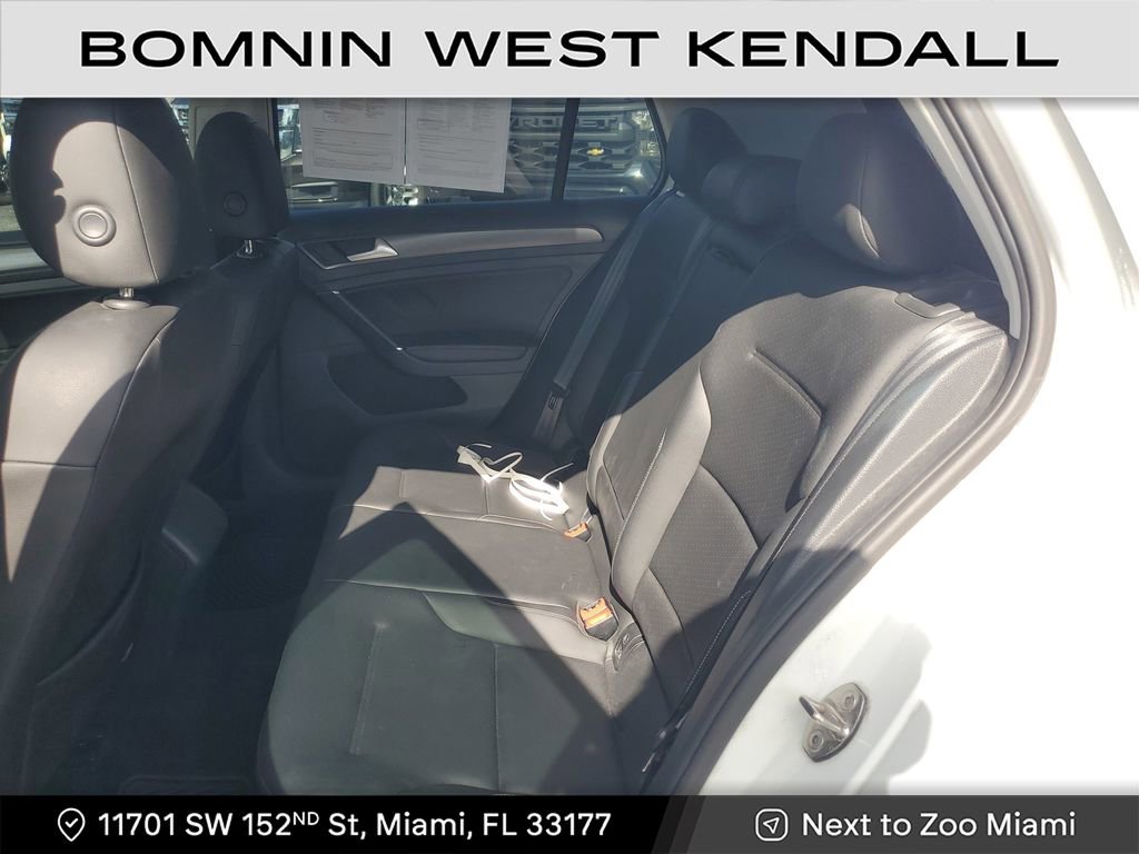 Used 2018 Volkswagen Golf SE image 17