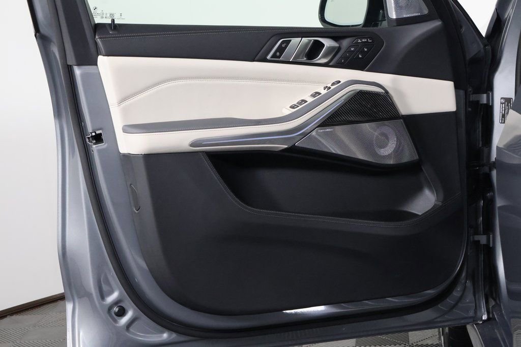 New 2026 BMW ALPINA XB7 image 8