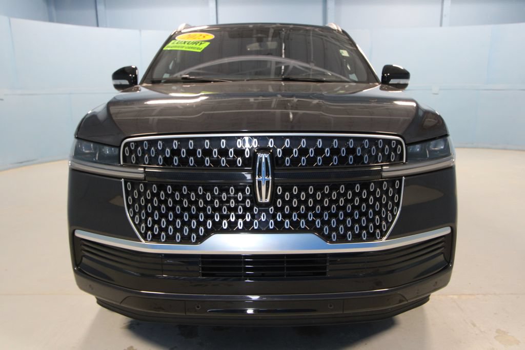 Used 2025 Lincoln Navigator L Reserve AWD/4WD image 31