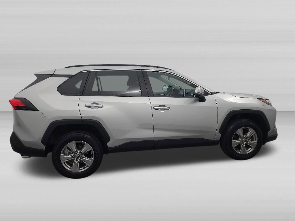 Used 2025 Toyota RAV4 XLE AWD/4WD image 3