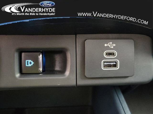 New 2025 Ford Maverick Lariat w/ Black Appearance Package AWD/4WD image 30