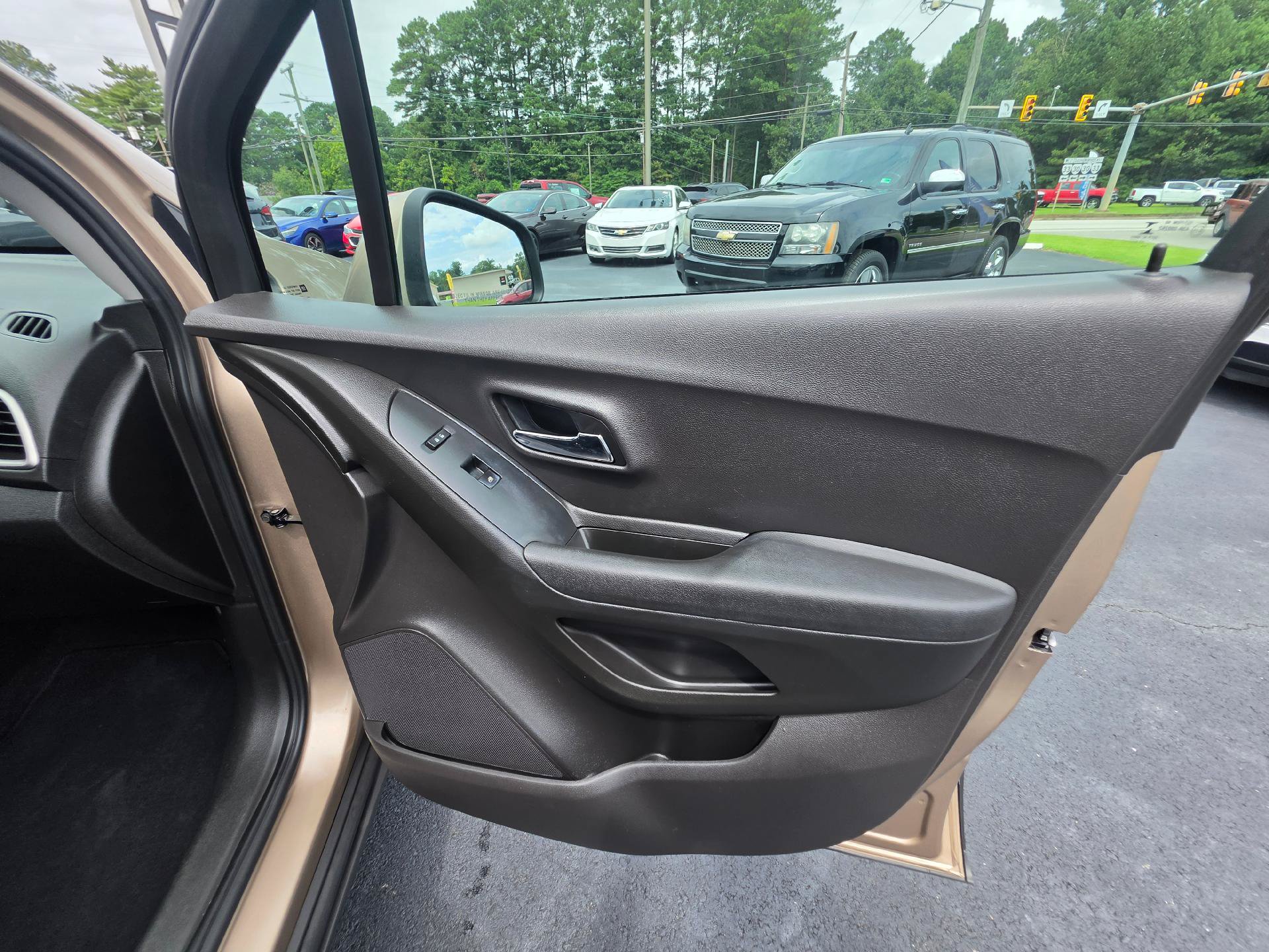 Used 2018 Chevrolet Trax LT w/ LT Convenience Package AWD/4WD image 13
