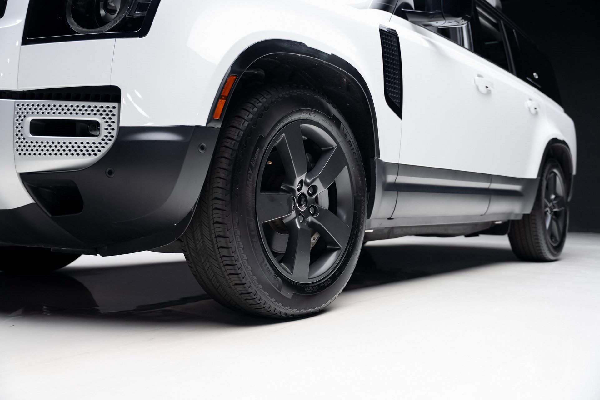 Used 2023 Land Rover Defender 130 SE image 79