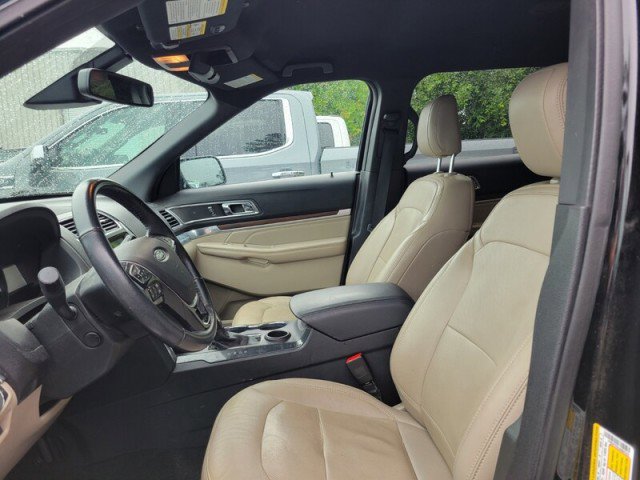 Used 2018 Ford Explorer Limited w/ Ford Safe & Smart Package FWD image 7