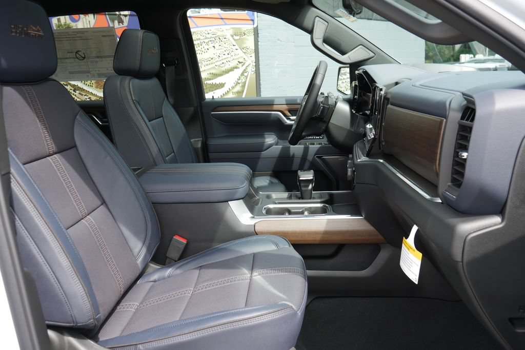 New 2026 Chevrolet Silverado 1500 High Country AWD/4WD image 9