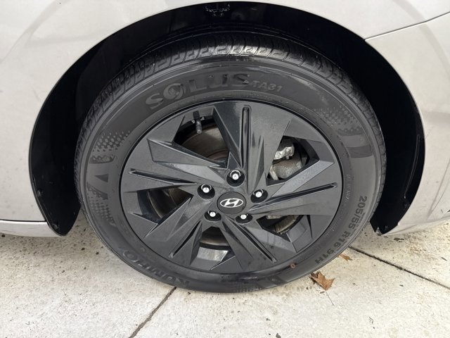 Used 2023 Hyundai Elantra SEL w/ Cargo Package FWD image 28